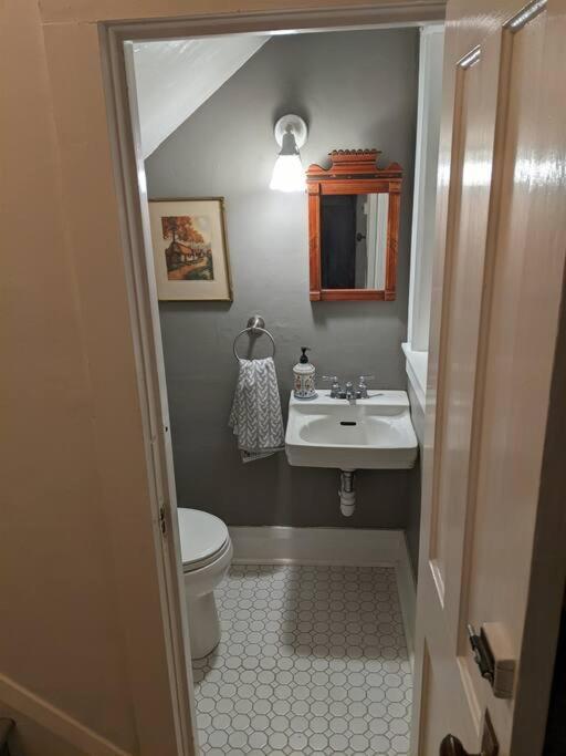 Large Bakery Apartment - Central Downtown Location Fredonia Exteriör bild