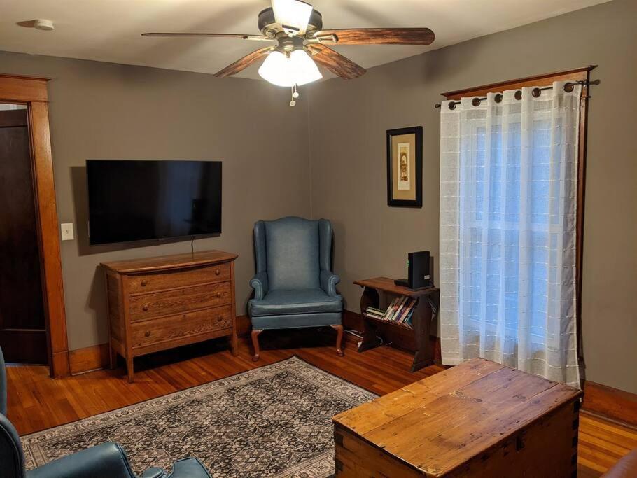 Large Bakery Apartment - Central Downtown Location Fredonia Exteriör bild