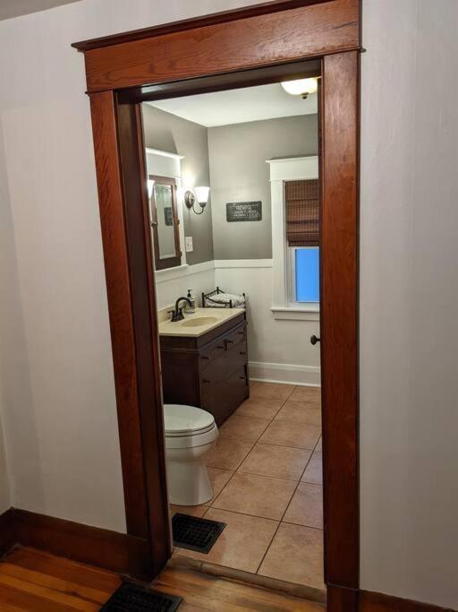 Large Bakery Apartment - Central Downtown Location Fredonia Exteriör bild
