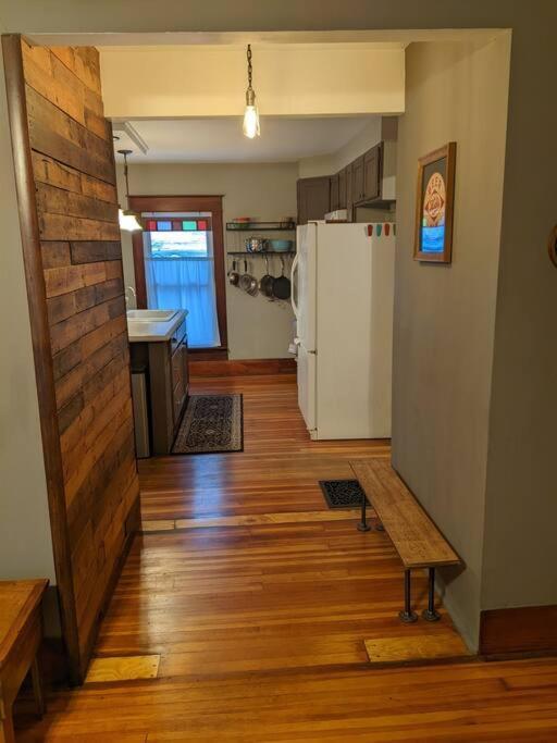 Large Bakery Apartment - Central Downtown Location Fredonia Exteriör bild
