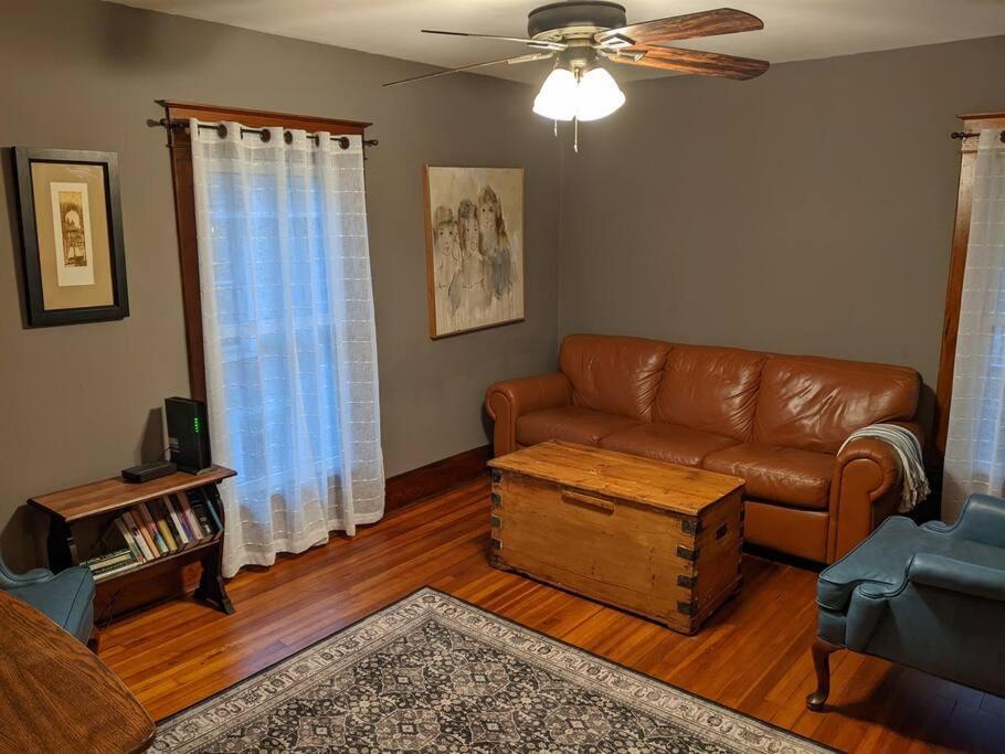 Large Bakery Apartment - Central Downtown Location Fredonia Exteriör bild